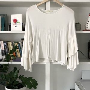 ✨6 for $15✨ francescas white bell sleeve blouse